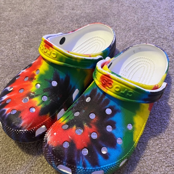 Tye-dye Crocks - Picture 4 of 6
